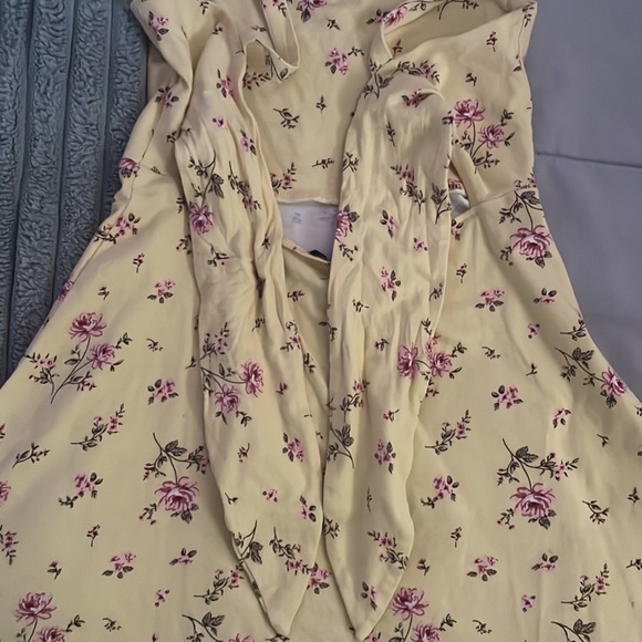 yelllow floral dress - Picture 3 of 4